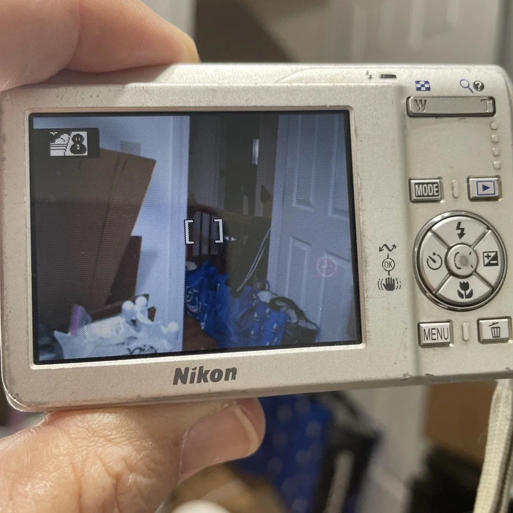 Nikon Coolpix S200 7.1MP Digital Camera+New Battery+Charger+SD Card TESTED